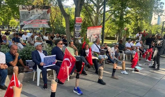 Er gazi ve şehit aileleri hak taleplerini sürdürüyor