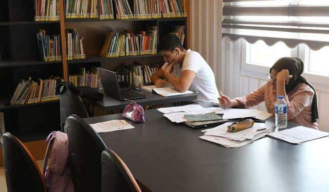 Kuşadası Belediyesi'nden gençlere yaz desteği