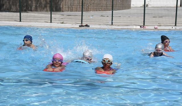 Kuşadası'nda minikler için yaz demek, spor demek