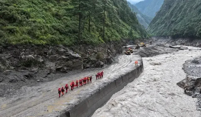 Baraj çöktü, Nepal'de tahliye alarmı!