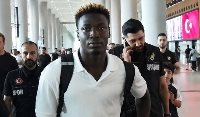 Fenerbahçe'nin yeni stoperi Kojo Oppong İstanbul'da