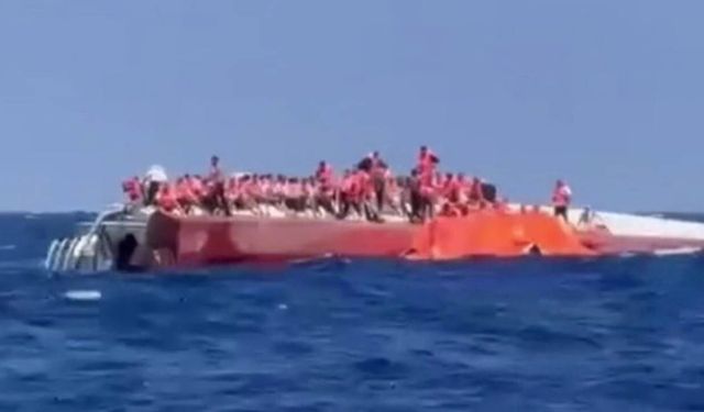 Girne açıklarında 267 kişilik gemi battı: Ölümler var