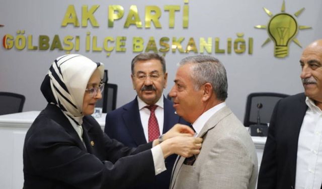 Gölbaşı'nda 6 CHP'li meclis üyesi AKP'ye katıldı