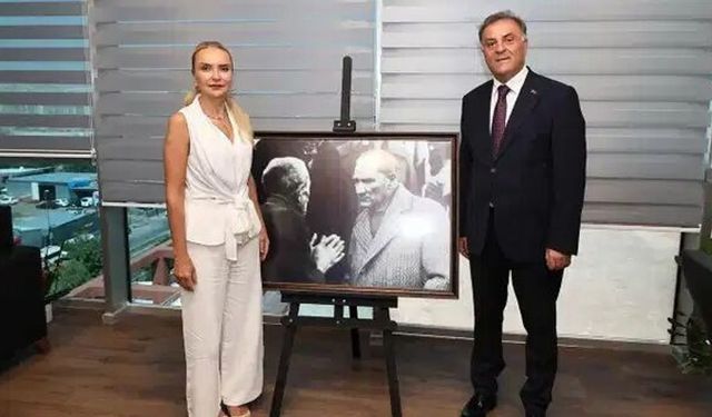 İBB yöneticileri görevlerine döndü: Nuri Aslan'dan ziyaret