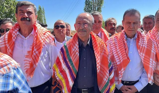Kılıçdaroğlu ile poz vermişti: Akdoğan'dan Seçer'e tepki