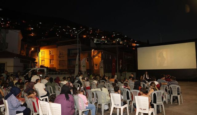 Mollafenari'de sinema perdesi açıldı