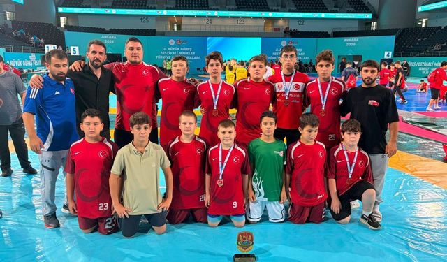Osmangazi'de şampiyon güreşçiler başarıya koşuyor