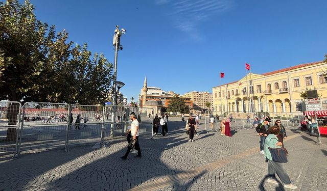 Açıklamaya izin çıkmadı: Konak Meydanı ablukada!