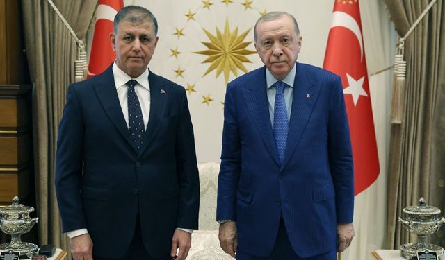 Fotoğraflar iddiaları güçlendiriyor: Tugay AKP yolunda!