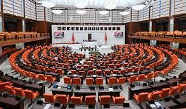 Meclis'te fon krizi tartışması: Oturuma ara verildi