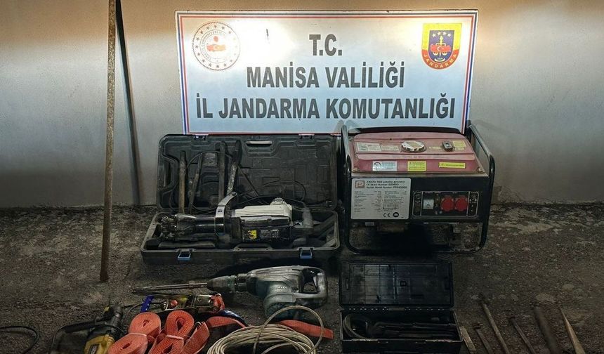 Akhisar’da kaçak kazı yapan 2 şüpheli suçüstü yakalandı