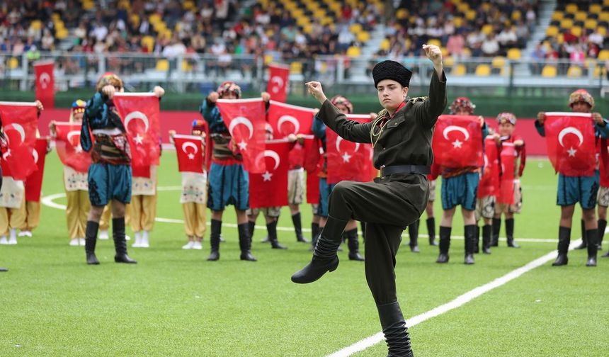 Aliağa Atatürk Stadı 19 Mayıs’a hazır!