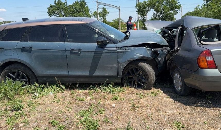 Balıkesir’de cip ile otomobil çarpıştı: 1 ölü, 2 yaralı