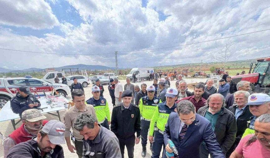 Bozkır’da çiftçilere reflektör dağıtıldı
