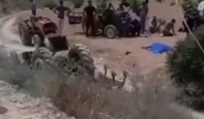 Devrilen traktörün altında kalan 22 yaşındaki sürücü hayatını kaybetti