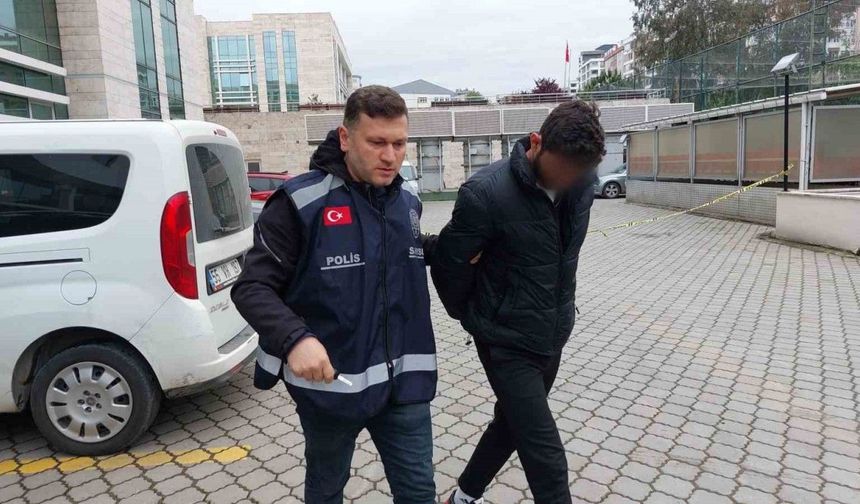 Döviz bozdururken takip edip pastanede çantasını kapkaçla çaldı
