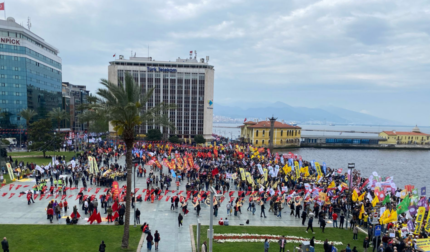 İzmir 1 Mayıs İşçi Bayramını büyük bir coşkuyla kutladı