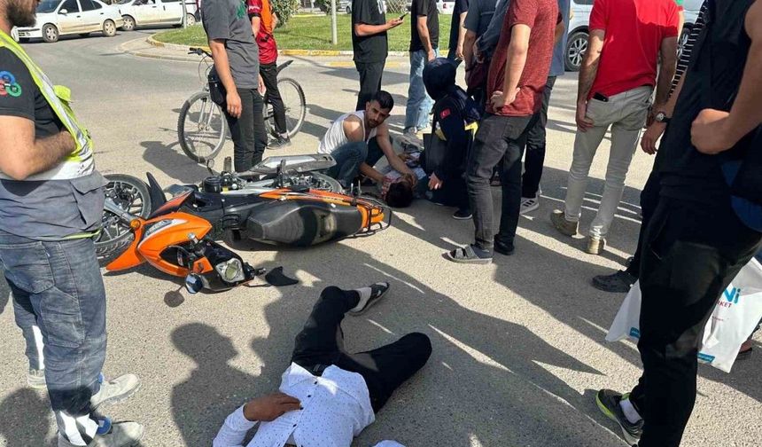 Otomobil ile motosiklet çarpıştı: 2 yaralı