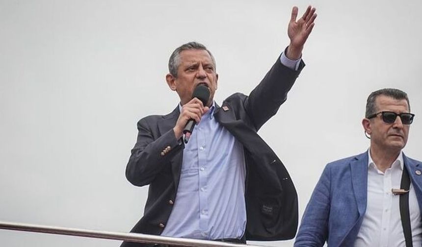 Özgür Özel'den operasyonlara tepki: Ne Ekrem Başkan'ı, ne de CHP'yi bırakırız!