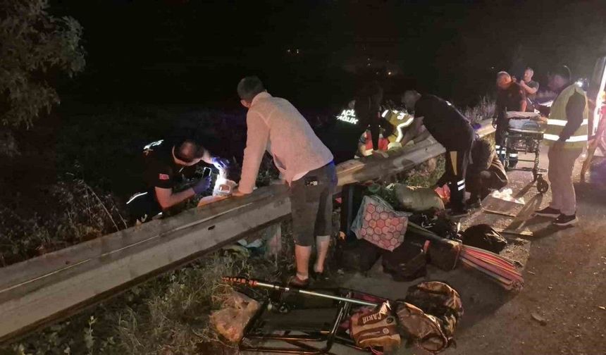 Anadolu Otoyolu’nda feci kaza... Tır, minibüse arkadan çarptı: 7 yaralı