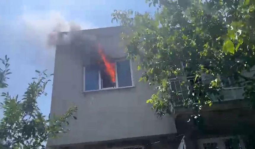 Burdur’da iki katlı evde yangın