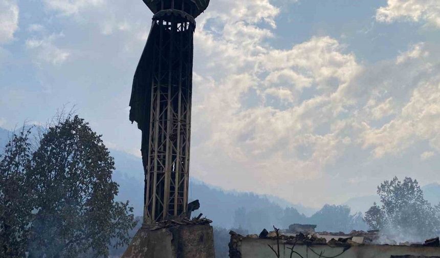 Köprücek Köyü Camii için için yanıyor