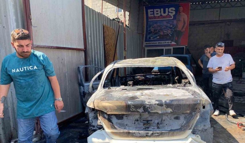 Tamir atölyesindeki otomobilde çıkan yangında iş yeri ve 2 araç zarar gördü