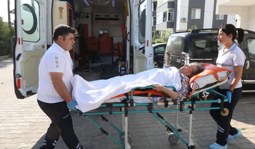 10 yıldır felçli olan annesi için Büyükşehir seferber oldu