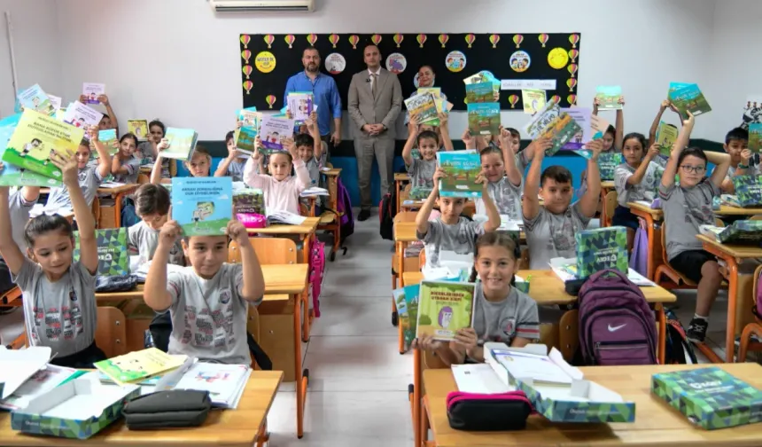 Bornova Belediyesi’nden miniklere kırtasiye desteği