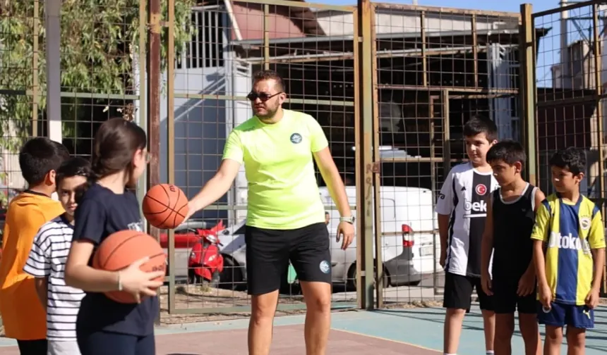 Karabağlar'da çocuklar 'yaz spor'larını sevdi