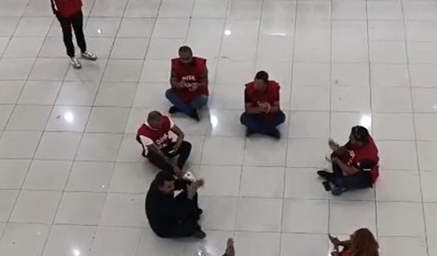 Karabağlar’da maaş isyanı...Çalışanlardan alkışlı protesto!
