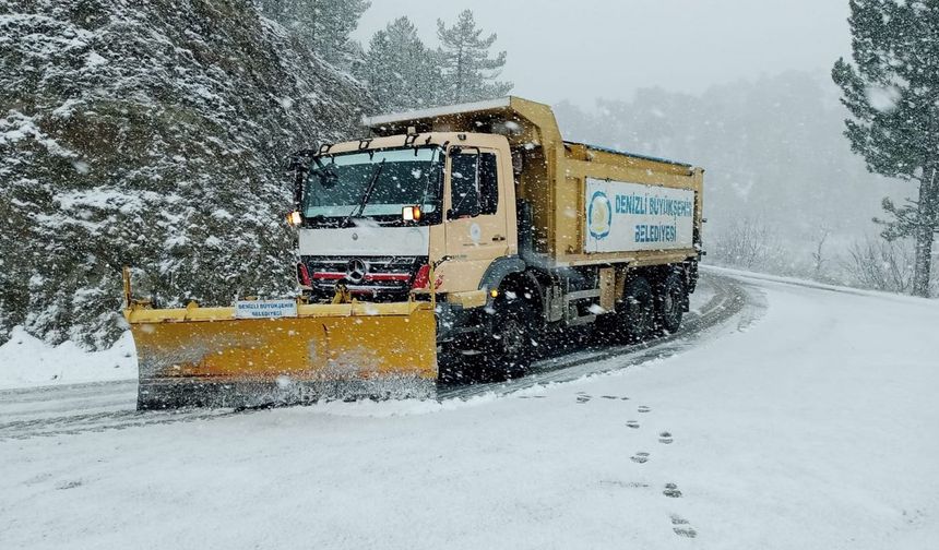 Kar yağışıyla birlikte Denizli Büyükşehir sahada