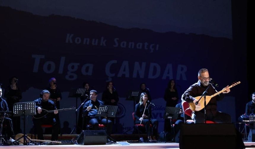 Sanatçı Talip Özkan, türkülerle anıldı