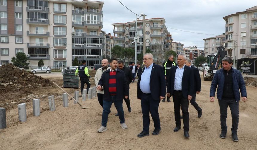 Başkan Ertaş sahaya indi; Edremit'te yol atağı