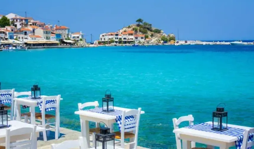 Ege'den Yunan adalarına turist akını: 1,1 milyon yolcu seyretti