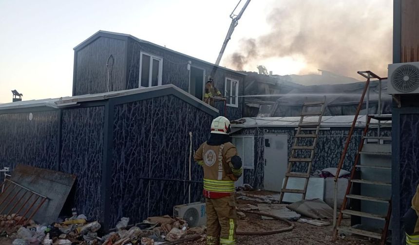 İşçi konteynerinde çıkan yangın kontrol altına alındı