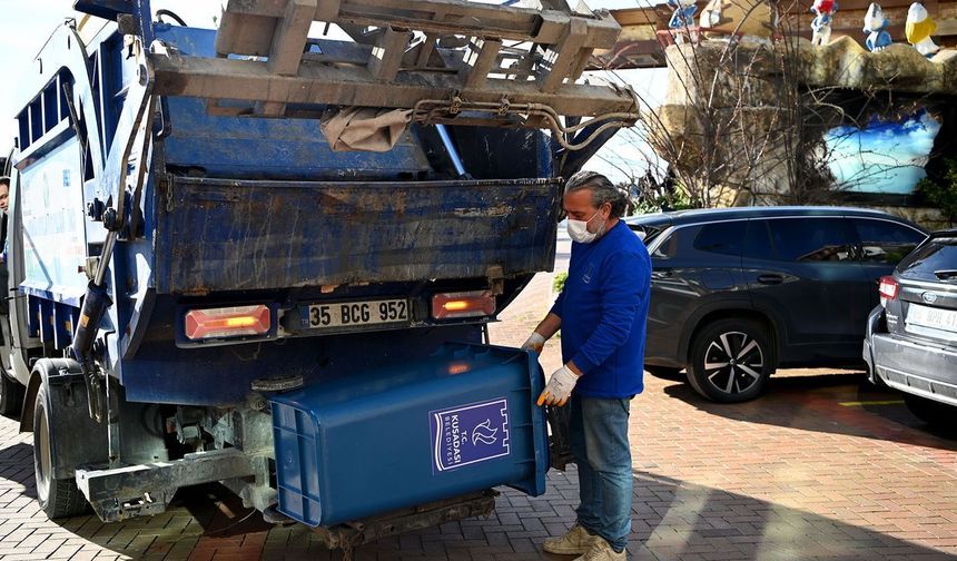 Kuşadası'nda Ege Mahallesi'nden ilk geri dönüştürülebilir atıklar toplandı