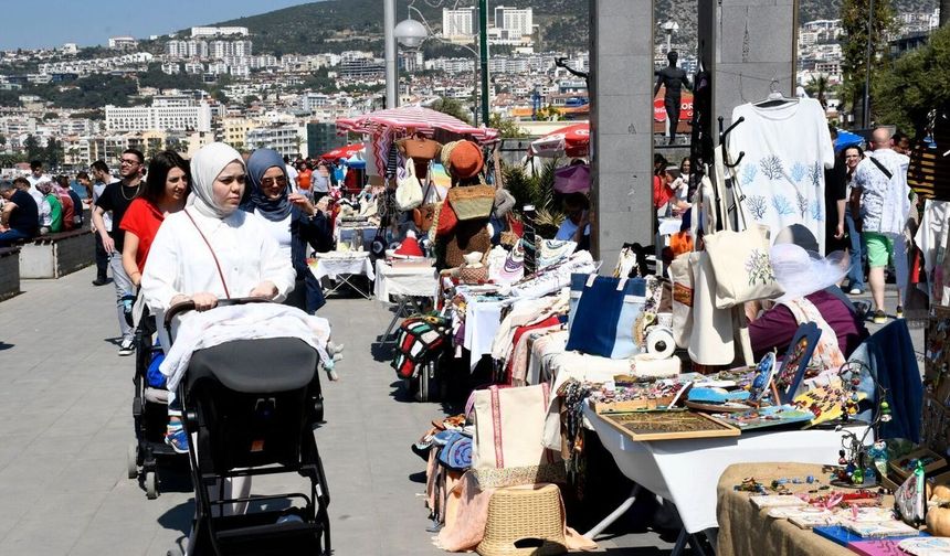 Kuşadalı kadınlara pozitif ayrımcılık: 'Eşit ve güçlü bir gelecek'
