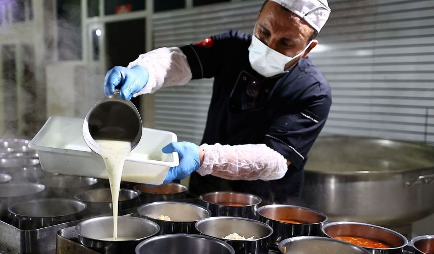 Büyükşehir'in iyilik sofrası paylaştıkça büyüyor