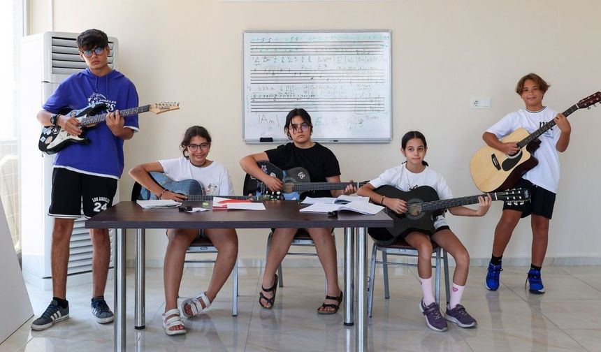 Başkan Yetişkin'den karne hediyesi