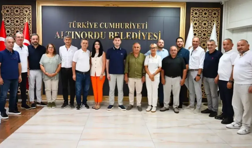 Altınordu Belediye Başkanı CHP'den ayrıldığını duyurdu