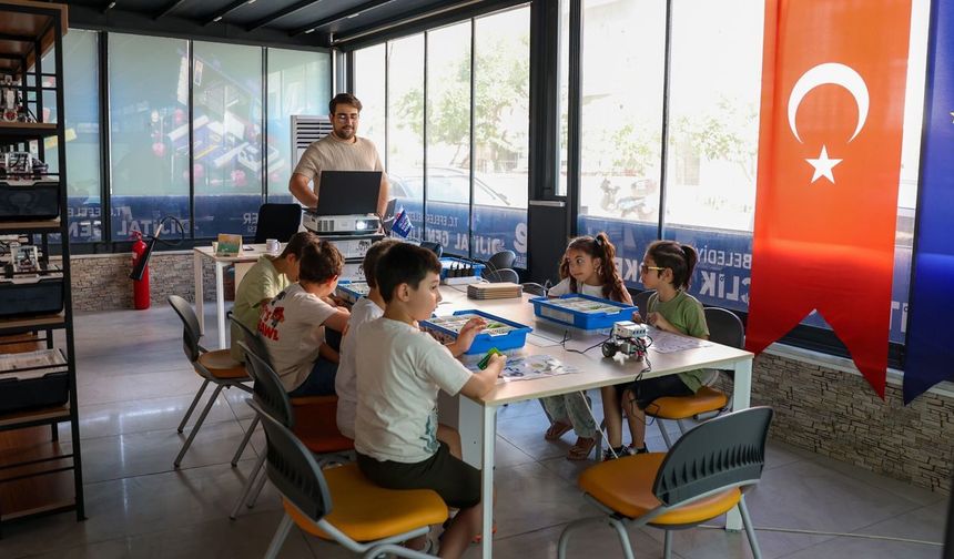 Efeler'de geleceğin yazılımcıları yetişiyor