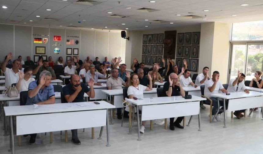Söke CHP'de 8 meclis üyesi istifa etti