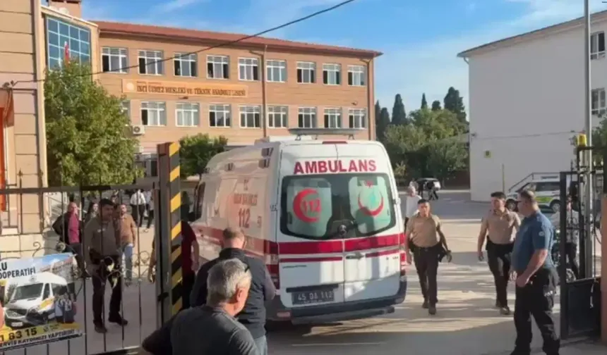 Manisa'da okul önünde silahlı saldırı.. !
