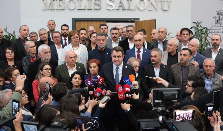 28 İlçe Başkanı Çağatay Güç'ün yanında