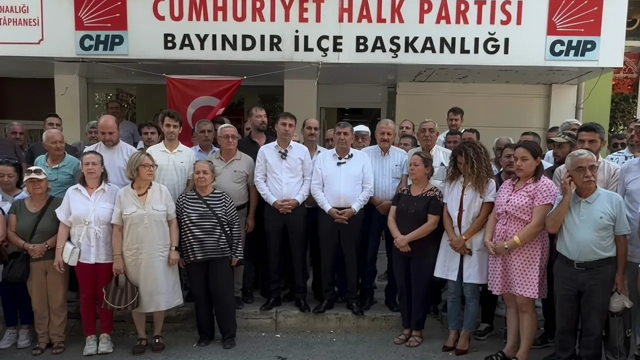 Bayındır'da CHP'den toplu ayrılık