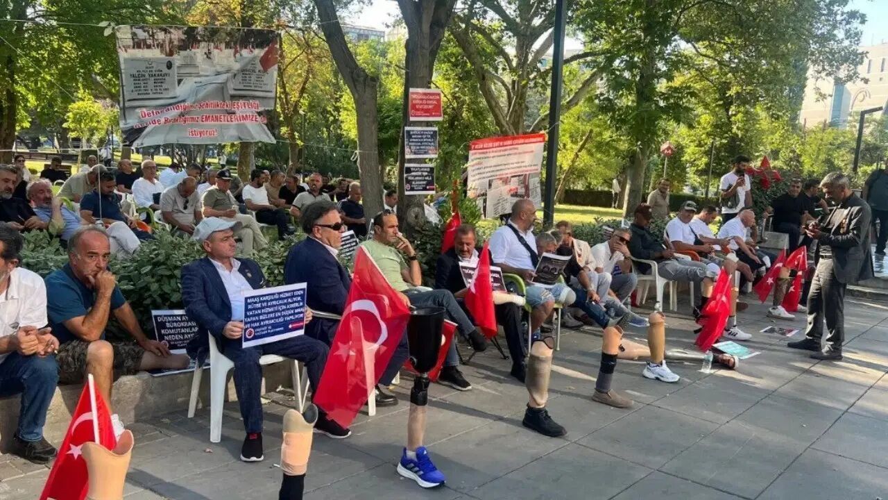 Er gazi ve şehit aileleri hak taleplerini sürdürüyor