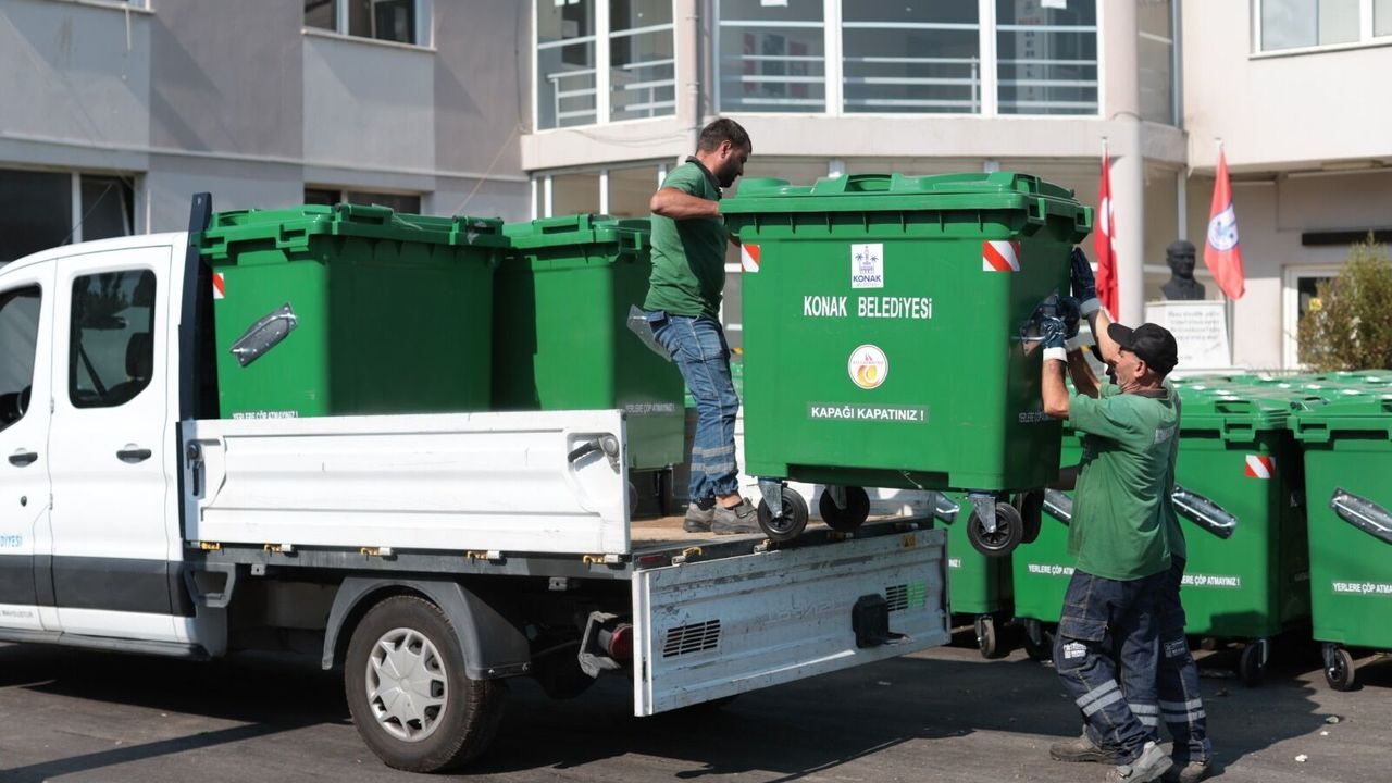 Konak'ın sokakları yeni konteynerlerine kavuştu