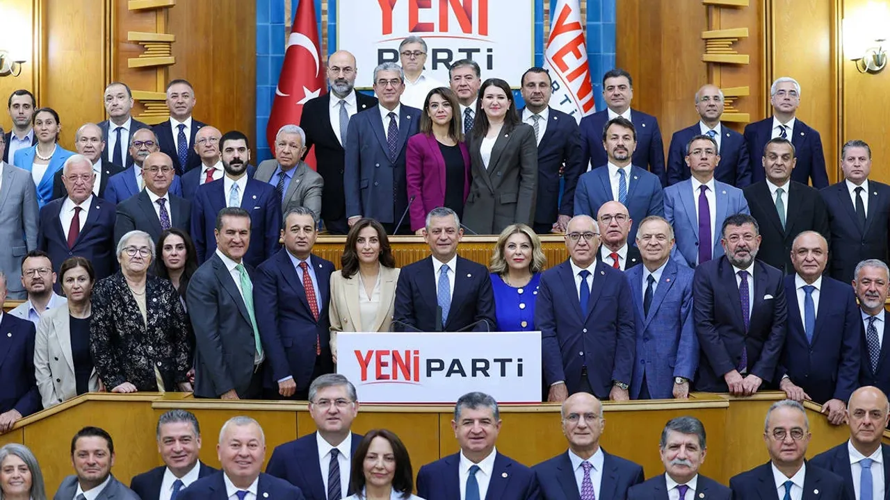Van'da CHP'den istifa eden 2 başkan YENİ Parti'ye geçti