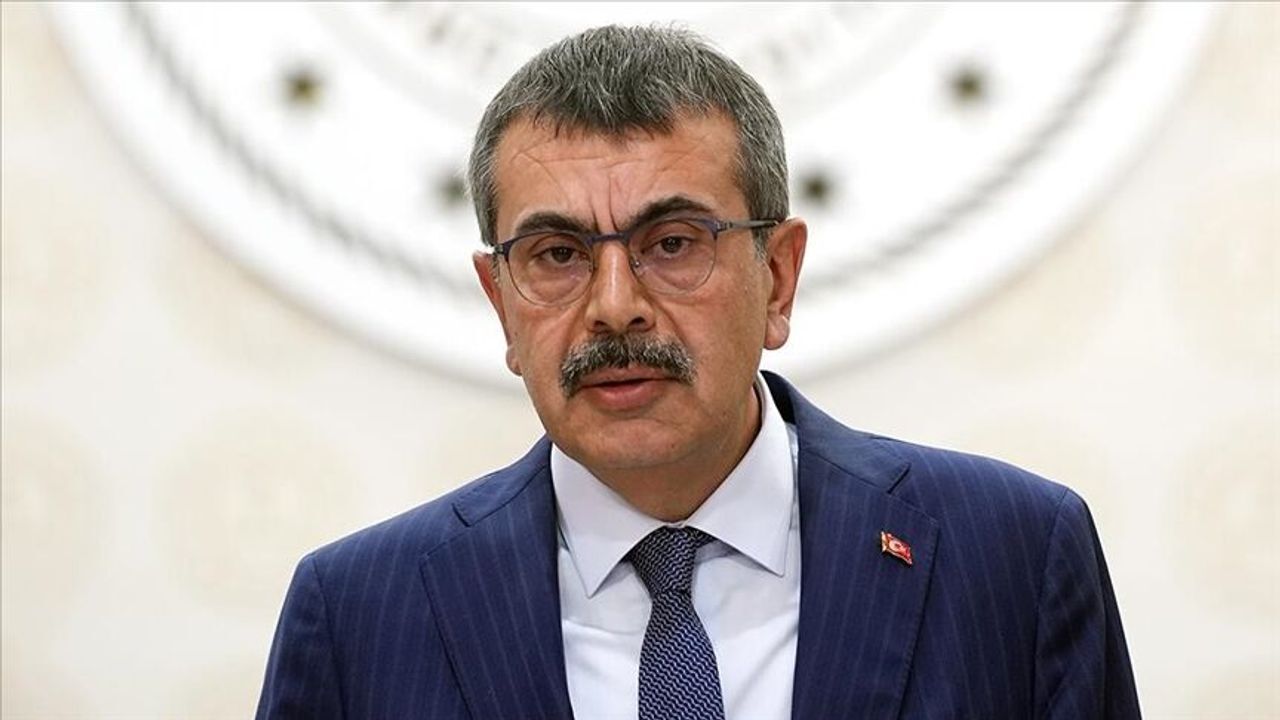 Yusuf Tekin'den 'trans öğretmen' iddiasına yanıt